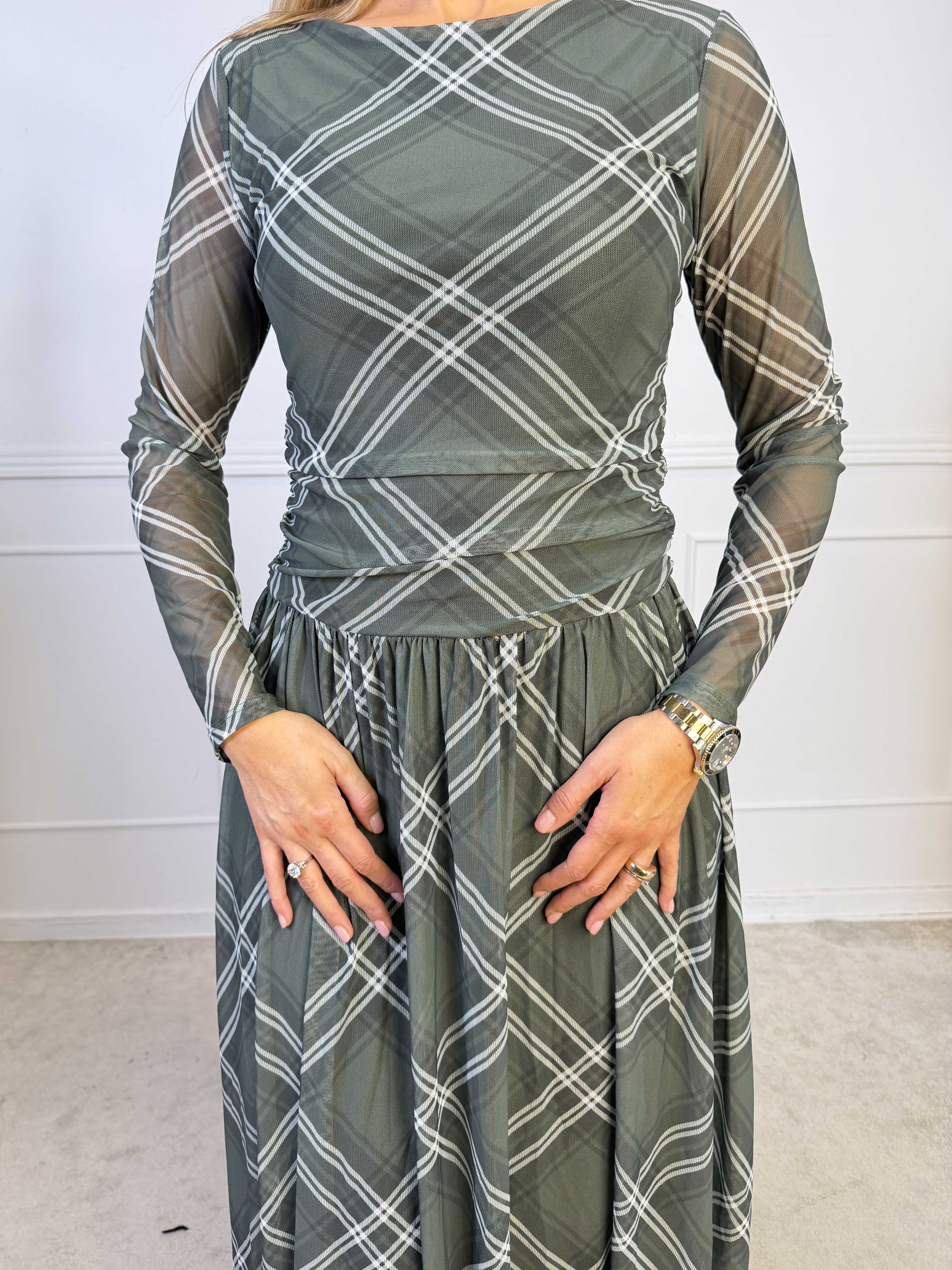 Viola Check - Elegant kjole i stretchy mesh med tern og transparente ærmer